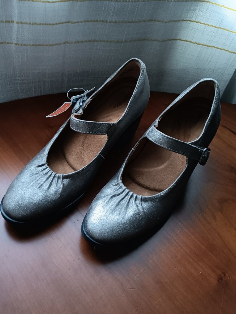 NWT Pewter Leather Mary Jane Heels Aetrex Comfort Sz 6-6.5 (36)